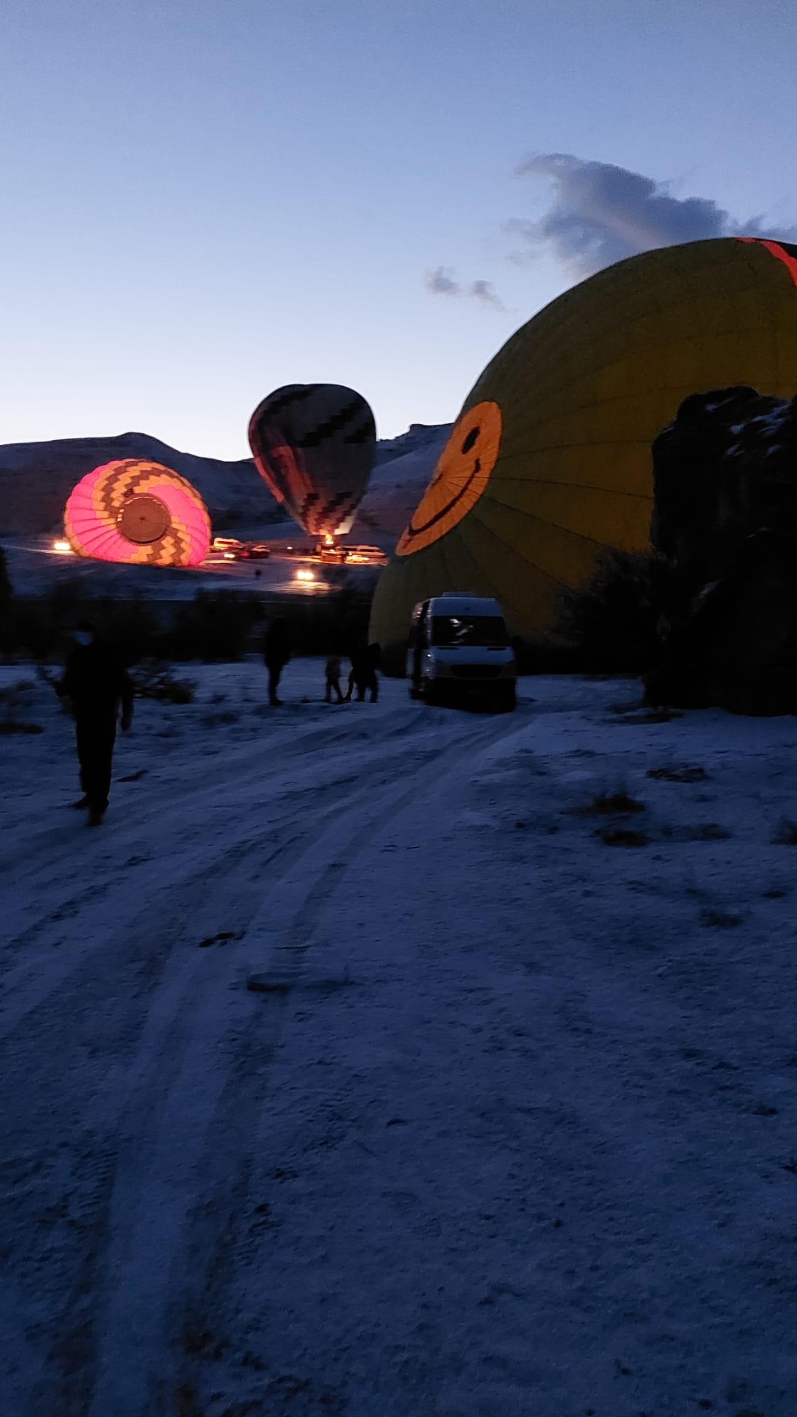Amanecer en Capadocia antes de subir a los globos