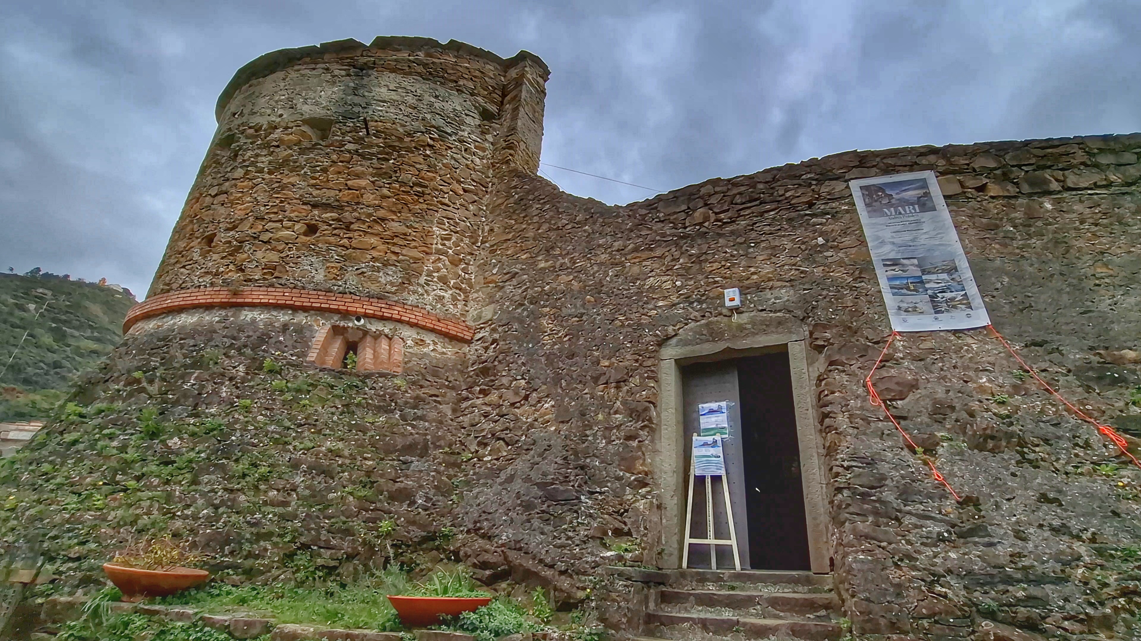 Entrada al Castillo de Riomagiore