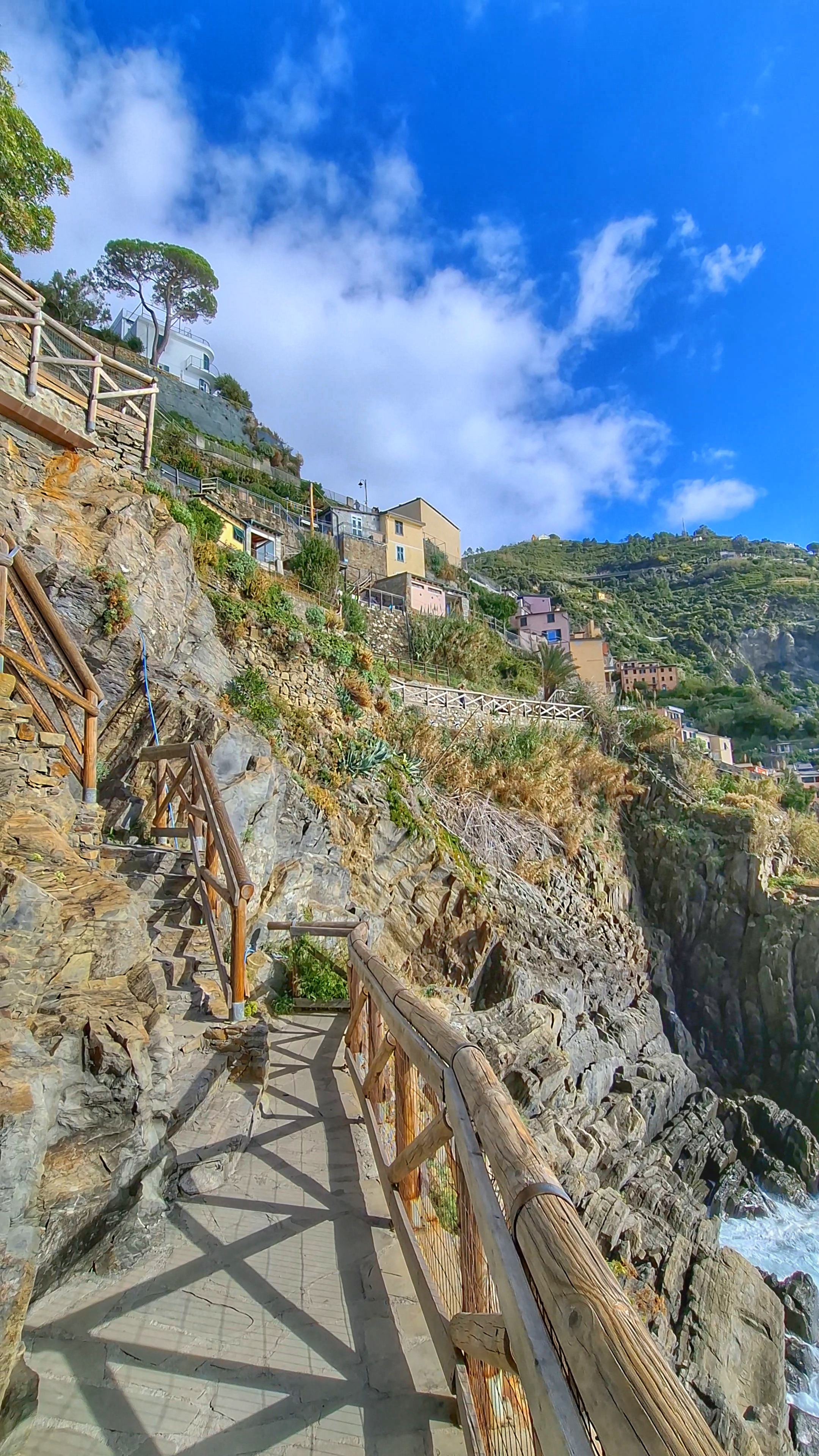 Escalinata hacia la costa en Riomaggiore