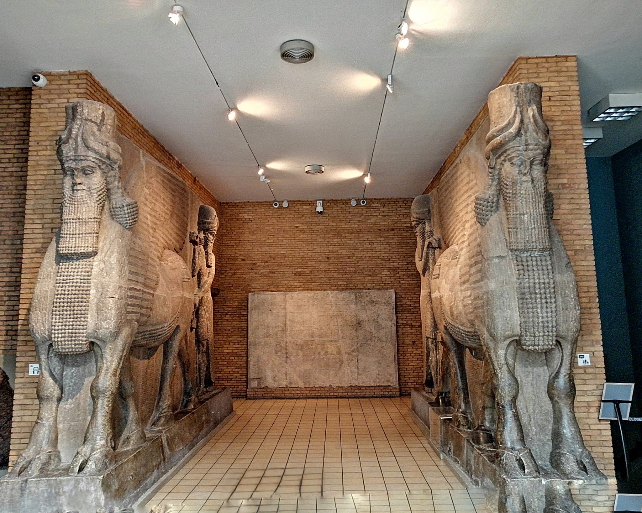 Assyrian protective deities Lamassu