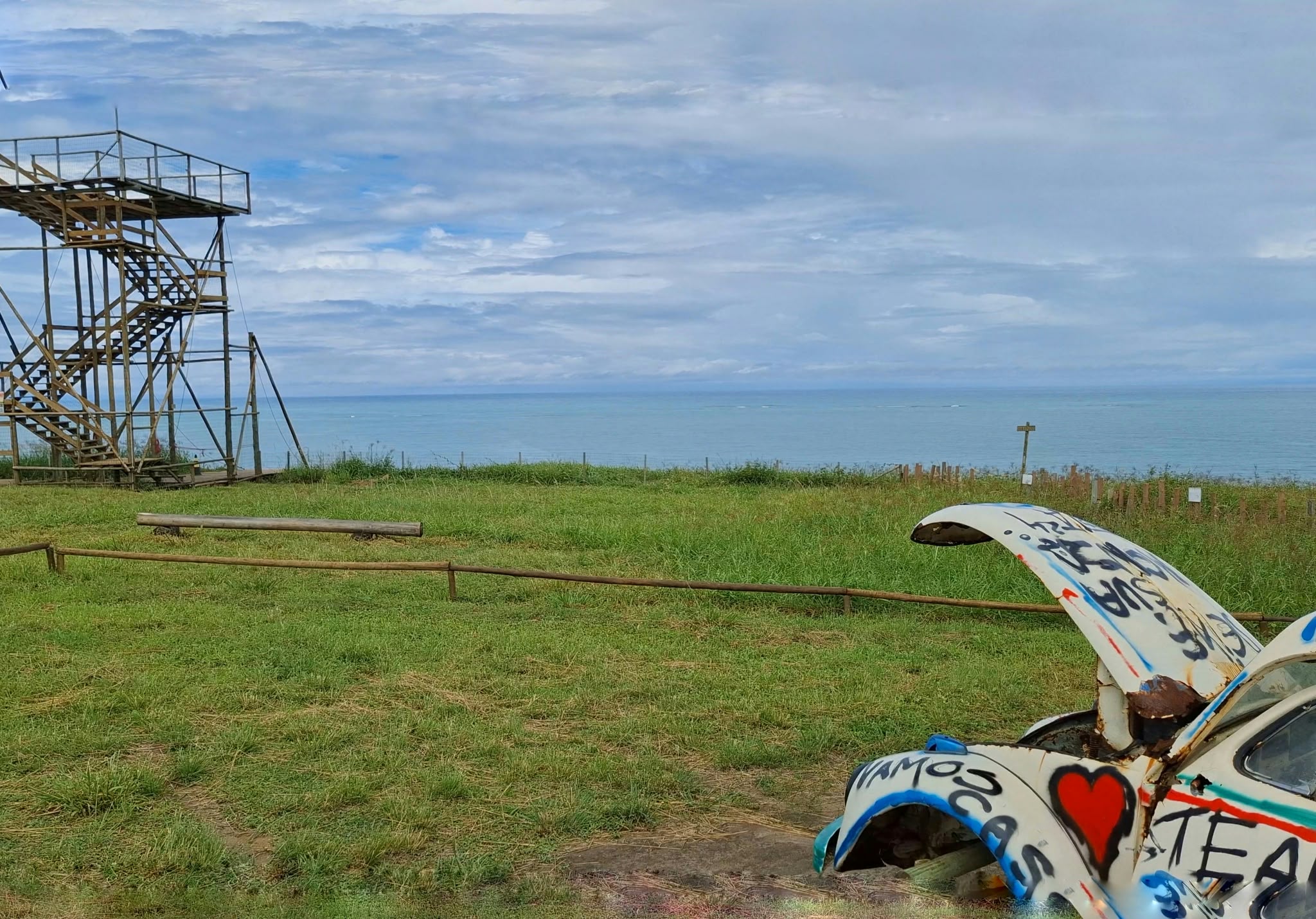 Carro quebrado y su mirador.