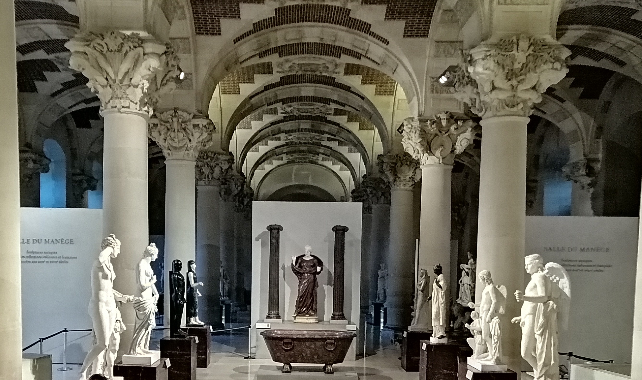 El Louvre vacío, cuando ya nos íbamos.