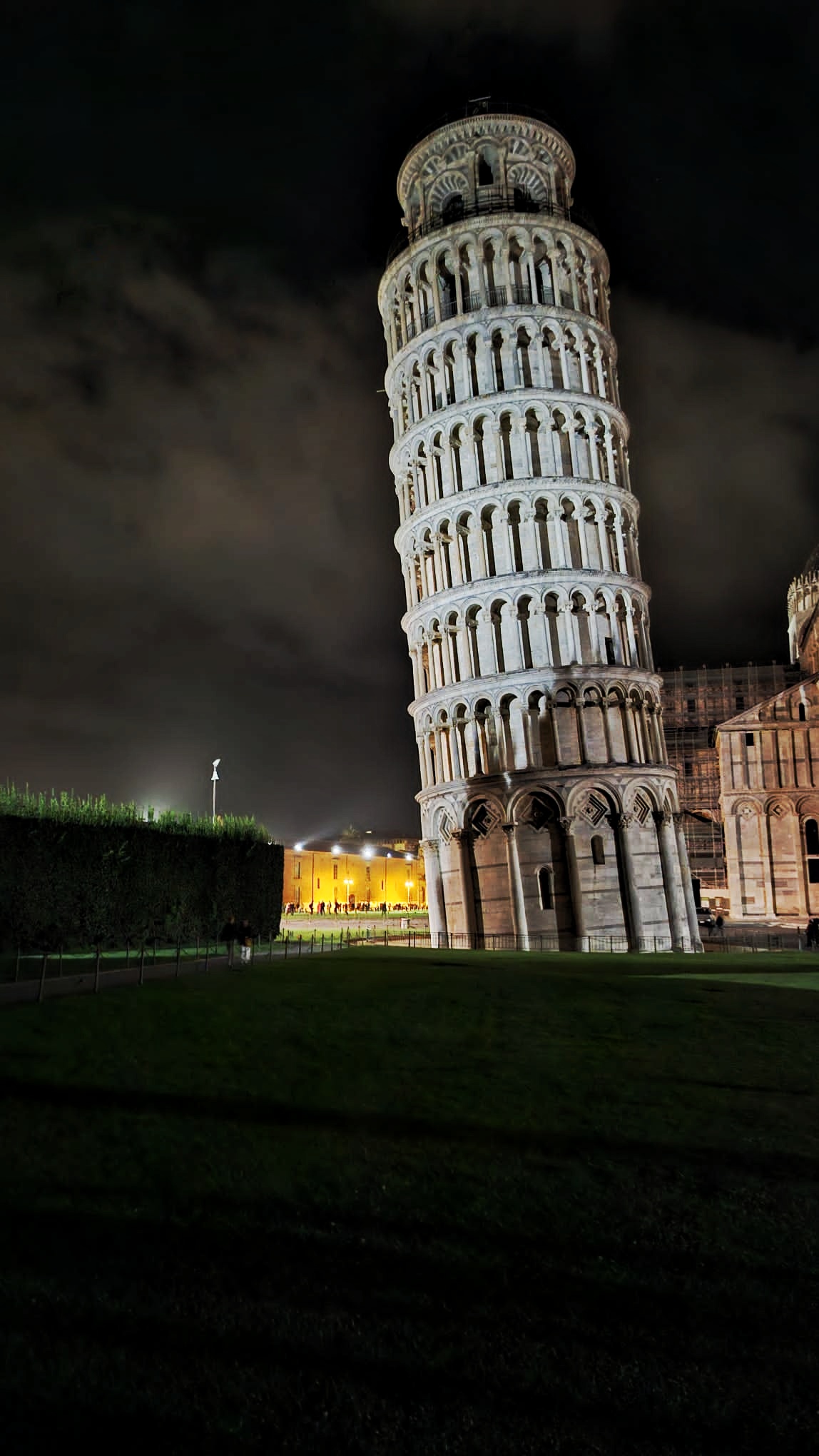 Torre de Pisa de noche