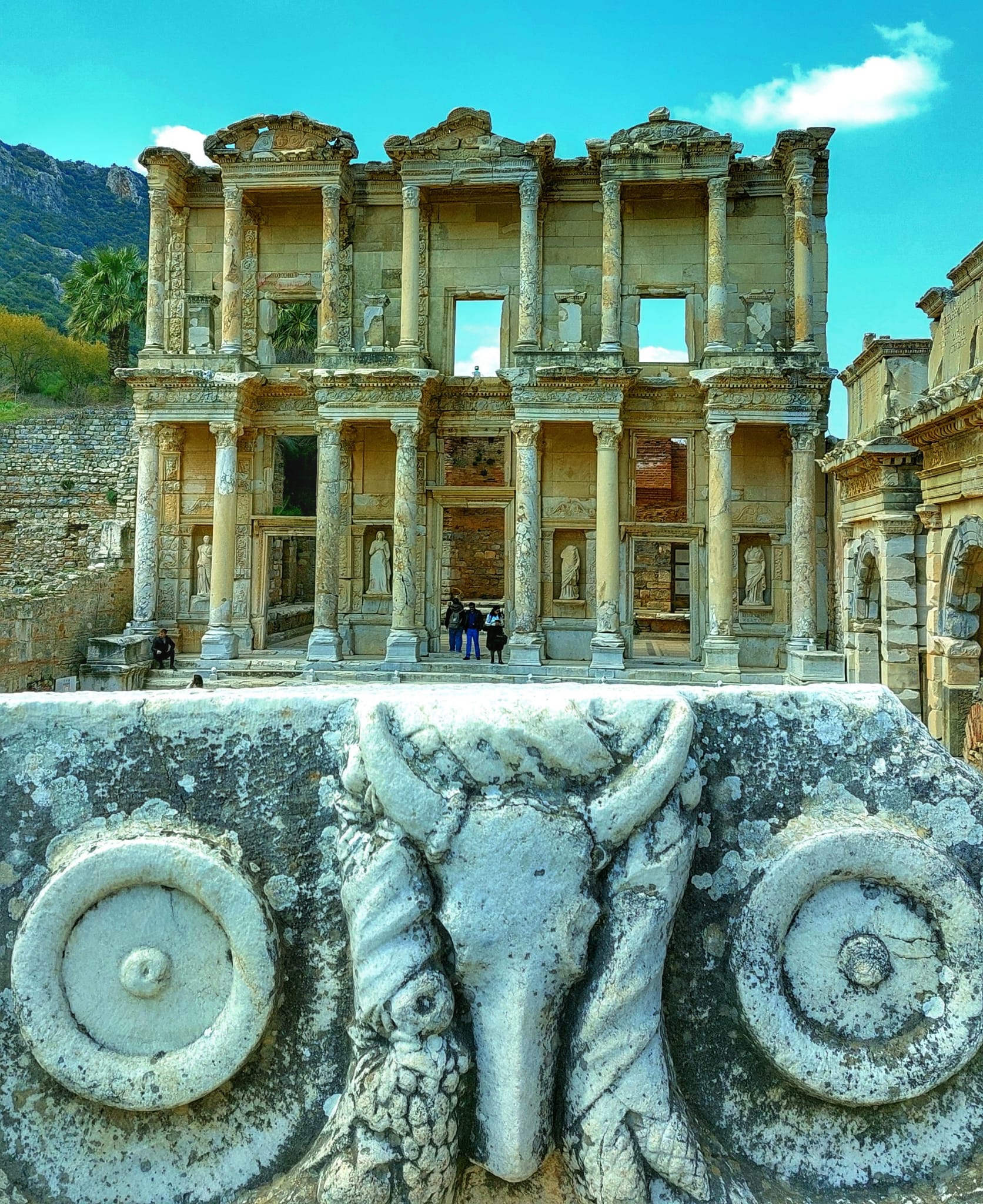 Fachada monumental de la Biblioteca de Celso en Éfeso